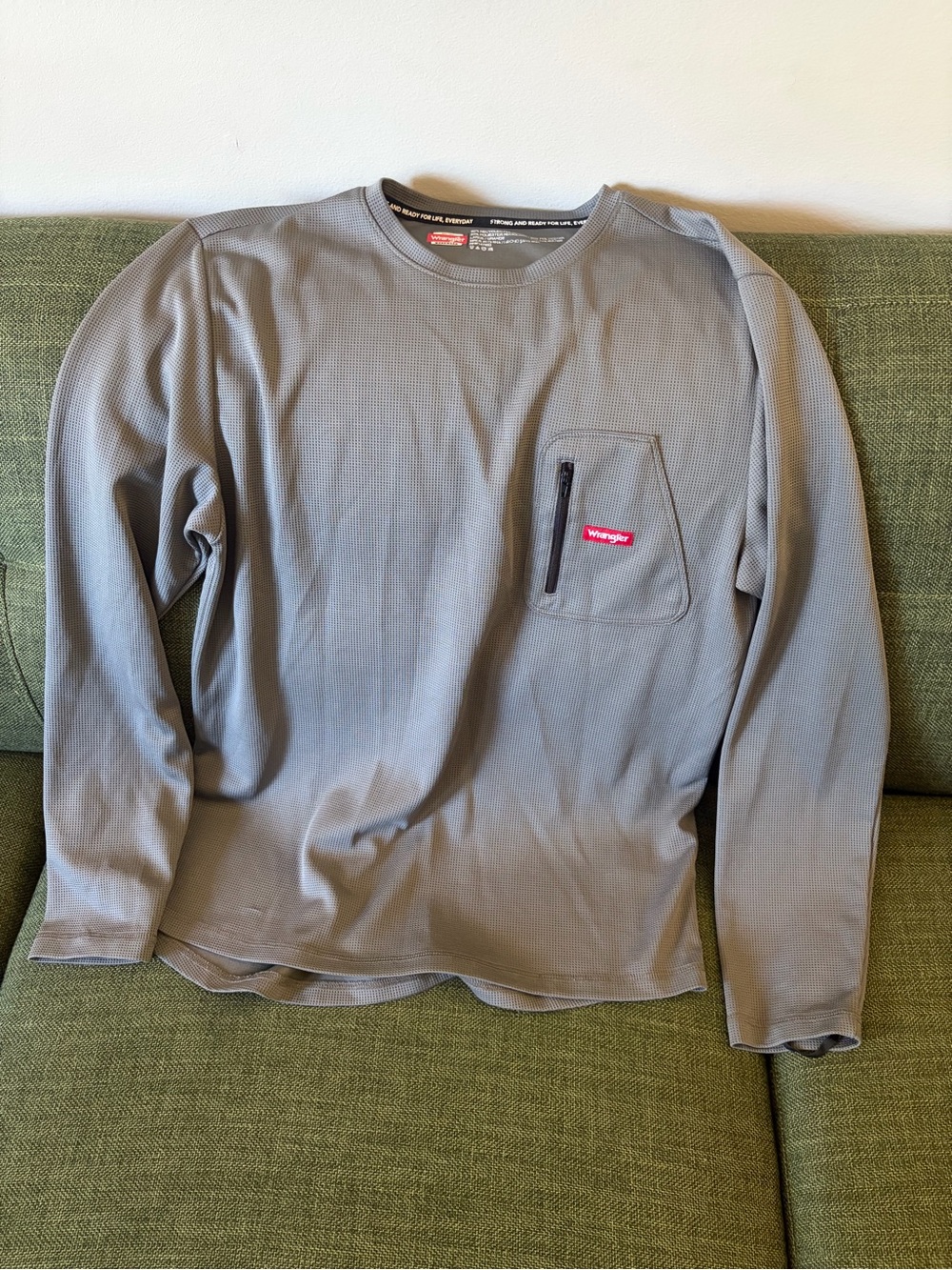 Wrangler Men's Long-Sleeve Gray Waffle-Knit Pocket Shirt